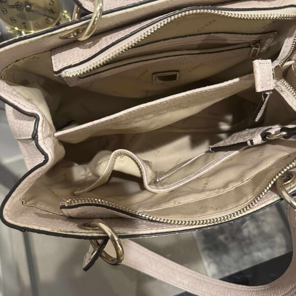 Handbags and Shoulder Bags (Michael Kors, Coach & Guess) - Picture 5 of 9